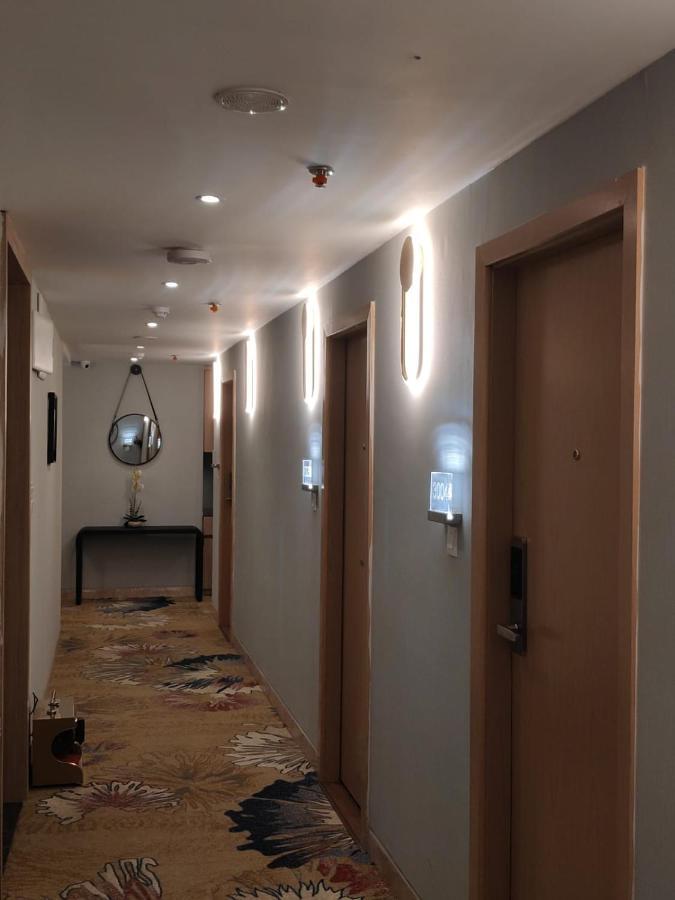 The Bastion Hotell Bhopal Exteriör bild