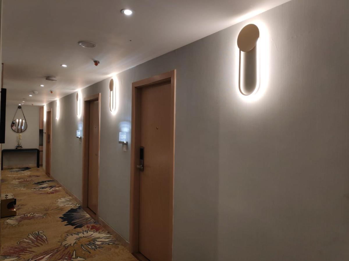 The Bastion Hotell Bhopal Exteriör bild