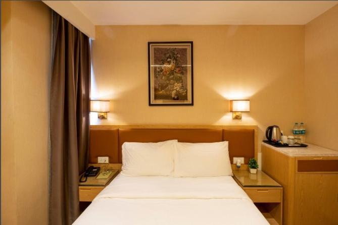 The Bastion Hotell Bhopal Exteriör bild